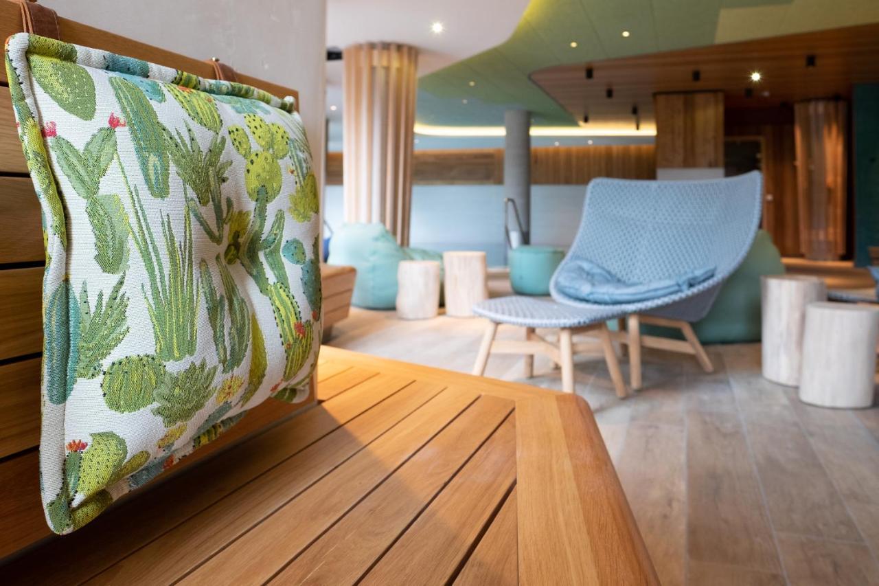 Das James Flensburg Luaran gambar The interior of the new spa at The Dorchester
