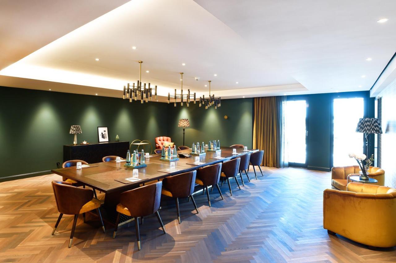 Das James Flensburg Luaran gambar The Boardroom at The Ivy Collection