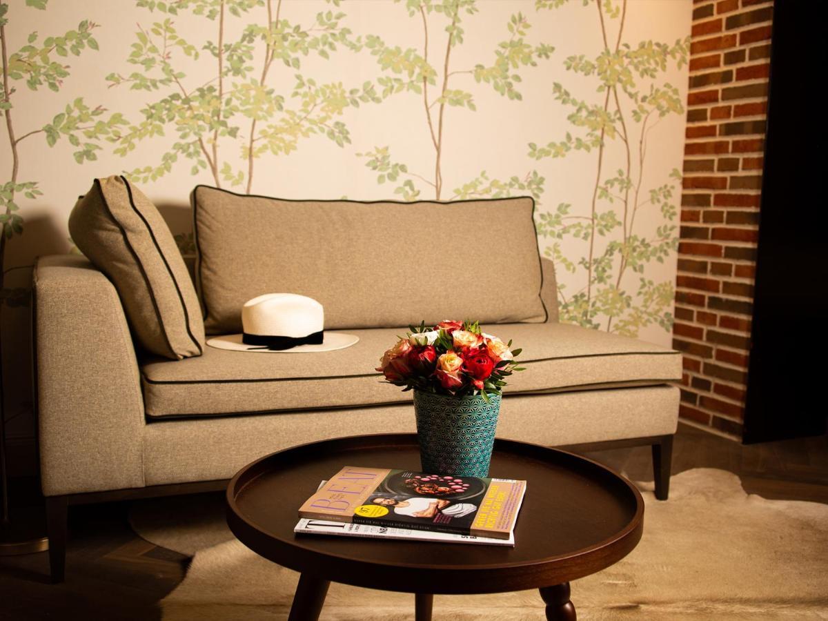 Das James Flensburg Luaran gambar A sofa